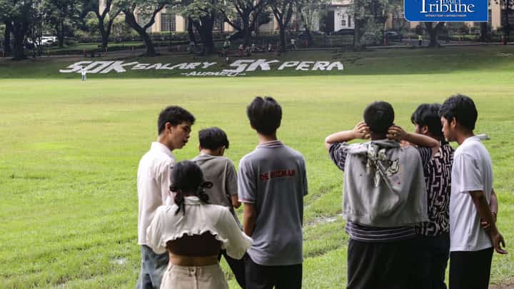UP FACULTY PUSHES P50,000 ENTRY-LEVEL PAY
The All U.P. Academic Employees Union mounts a giant installation at the University of the Philippines Diliman in Quezon City on Thursday, 1 October 2026, calling for a P50,000 entry-level salary for teaching personnel in state universities and colleges and a P5,000 increase in the Personnel Economic Relief Allowance for government employees.
The action comes ahead of World Teachers’ Day on 5 October. | Analy Labor