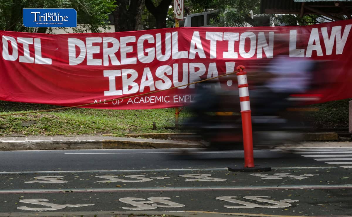 JUNK OIL DEREGULATION LAW
A protest banner calling for the junking of the Oil Deregulation Law hangs inside the University of the Philippines Diliman campus in Quezon City on Thursday, 1 October 2026. | Analy Labor