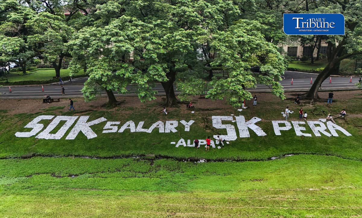 UP FACULTY PUSHES P50,000 ENTRY-LEVEL PAY
The All U.P. Academic Employees Union mounts a giant installation at the University of the Philippines Diliman in Quezon City on Thursday, 1 October 2026, calling for a P50,000 entry-level salary for teaching personnel in state universities and colleges and a P5,000 increase in the Personnel Economic Relief Allowance for government employees.
The action comes ahead of World Teachers’ Day on 5 October. | Analy Labor