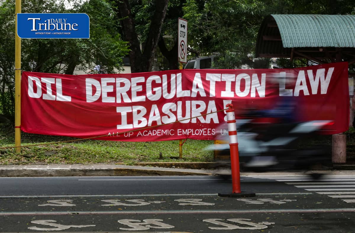 JUNK OIL DEREGULATION LAW
A protest banner calling for the junking of the Oil Deregulation Law hangs inside the University of the Philippines Diliman campus in Quezon City on Thursday, 1 October 2026. | Analy Labor