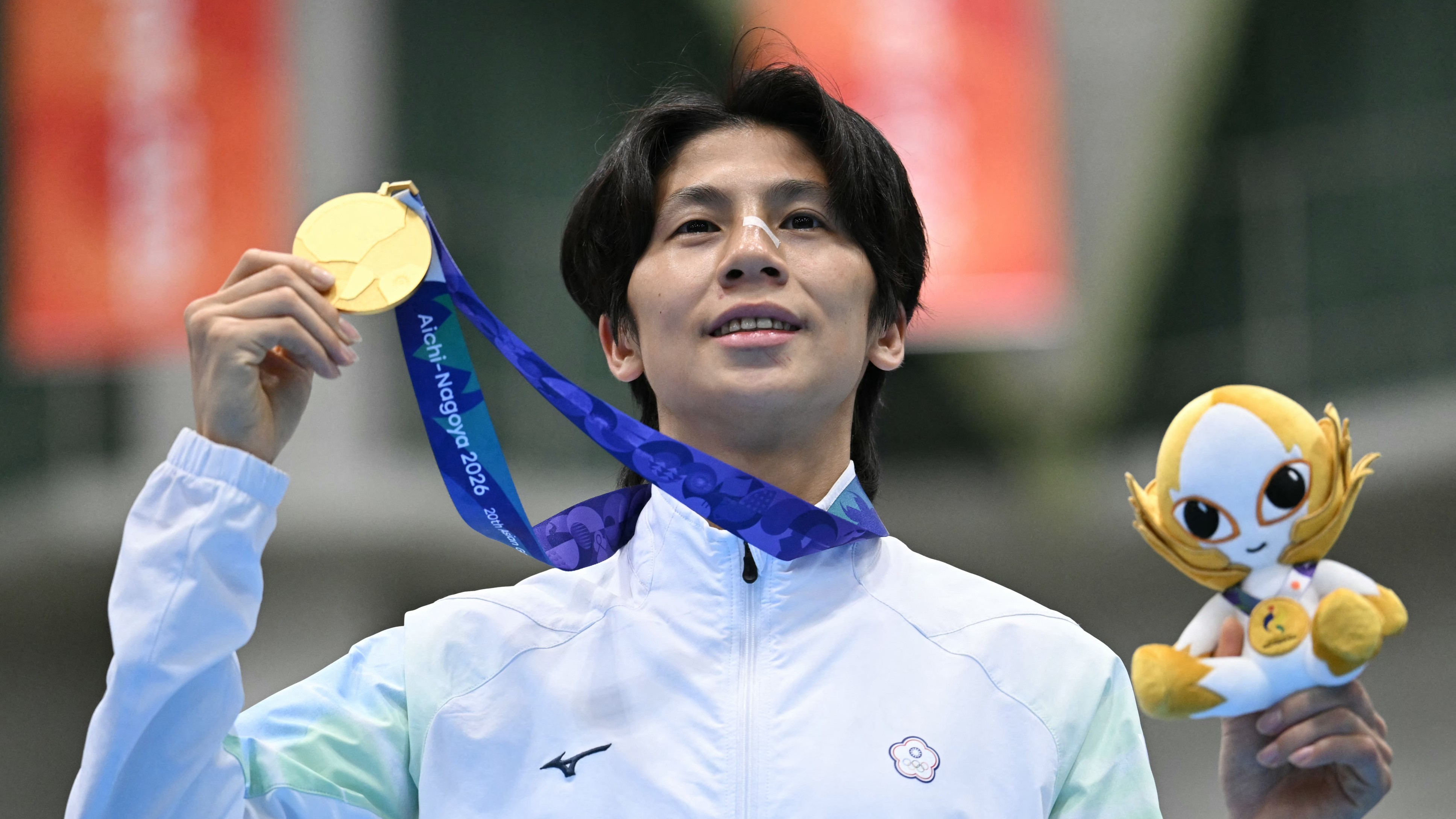Gender row boxer pockets Asiad gold