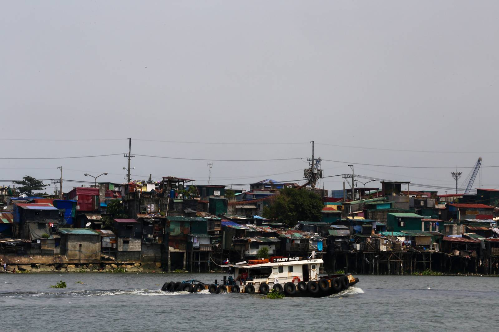 Informal settlements line the Pasig River in Manila on 02 October 2026. The communities face increased exposure to extreme heat as El Niño is expected to intensify, with a Climate Impact Lab study projecting about 6,500 excess heat-related deaths in the Philippines from June 2026 to February 2027 as temperatures rise above historical averages.