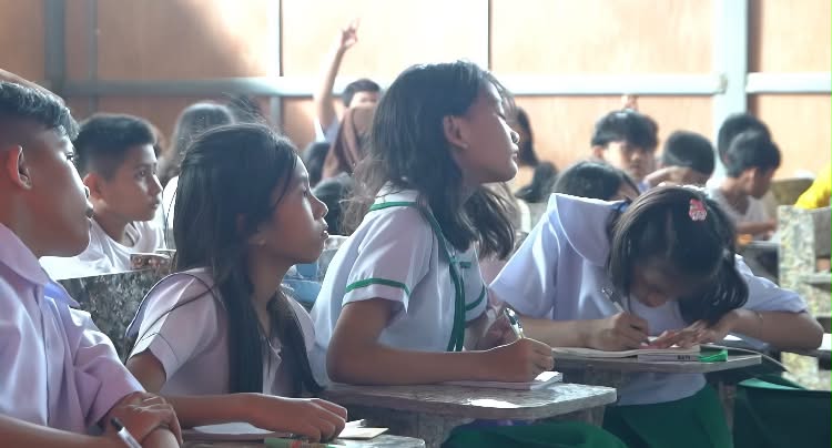 Naic mayor funds temporary classroom amid shortage