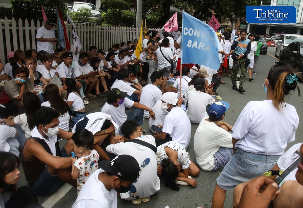 (October 02 2026) Groups gathered outside Club Filipino in San Juan City, on Friday September 2 2026, calling for the conviction of Vice President Sara Duterte, while former senator Antonio Trillanes held a press-conference inside club filipino. Photo/Analy Labor