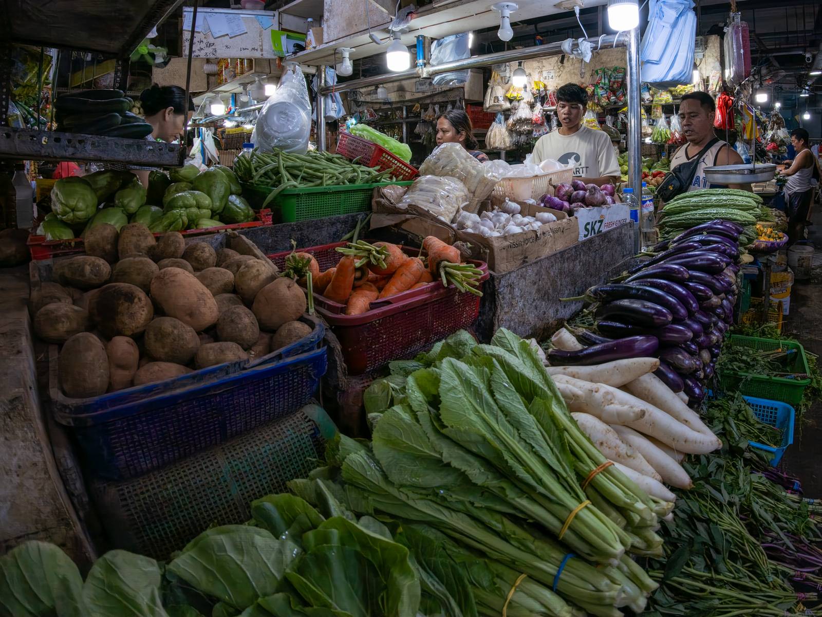 Locally grown vegetables are displayed for sale at Paco Public Market in Manila on 02 October 2026. The Department of Agriculture is preparing measures to mitigate the potential impact of El Niño, which could reduce vegetable production due to water shortages and higher irrigation costs, potentially affecting farmers’ incomes and food supply.