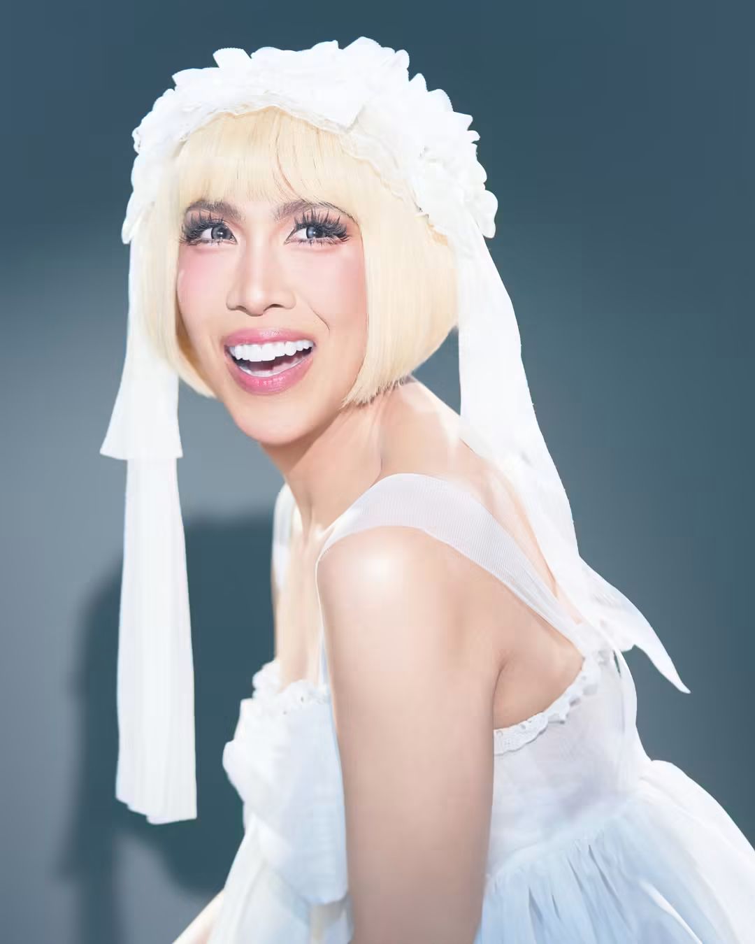 Vice Ganda tinarayan ng faney ni Rene Baterbonia