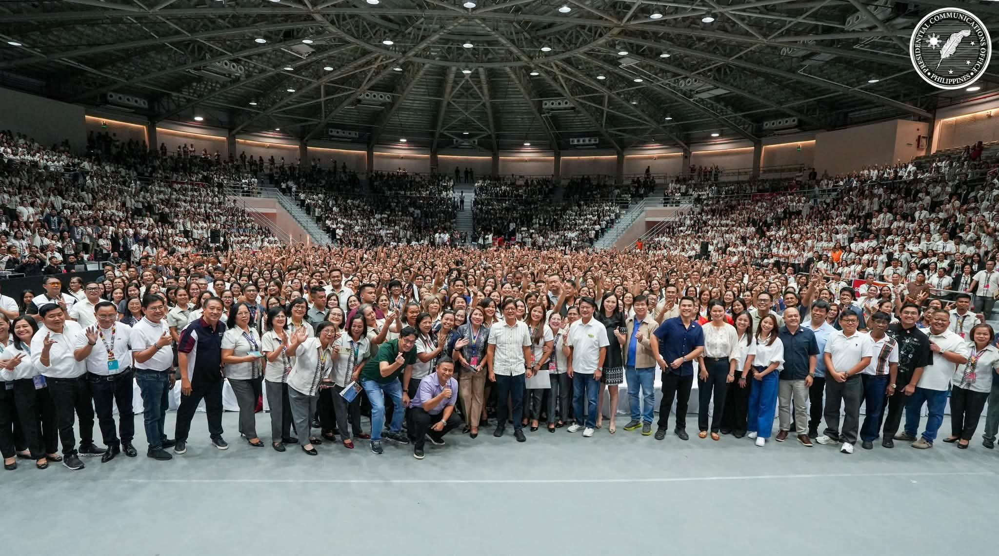 PBBM leads oath-taking of 4,125 newly promoted, hired DepEd personnel in Region 2