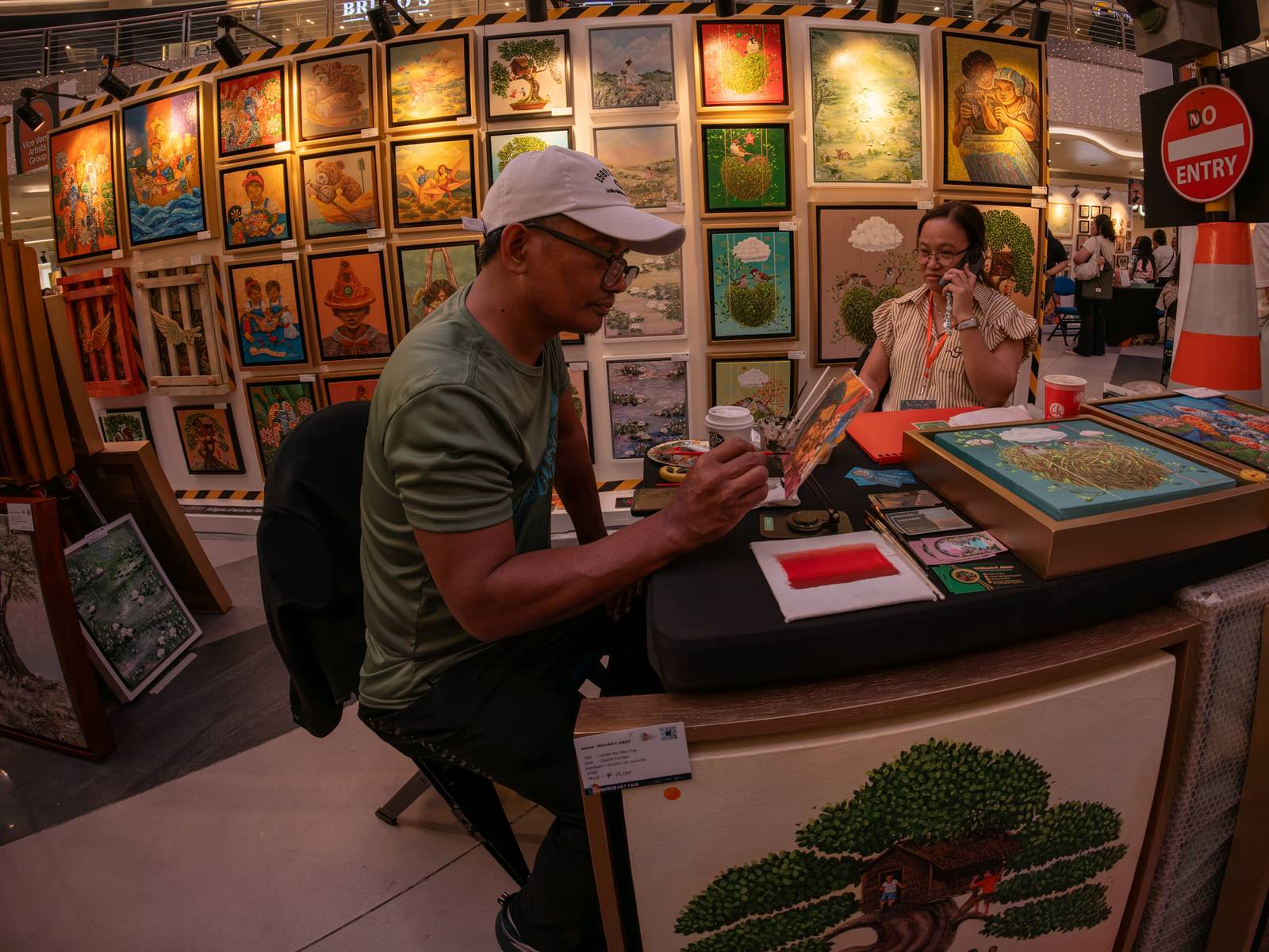 Art enthusiasts, mall-goers and artists converge at the Gateway Art Fair at Gateway Mall 2 in Quezon City on 03 October 2026. Now in its fifth edition, the four-day fair features more than 200 Filipino artists and art groups showcasing paintings, sculptures, installations and other visual artworks, along with workshops and talks aimed at making art more accessible to the public.