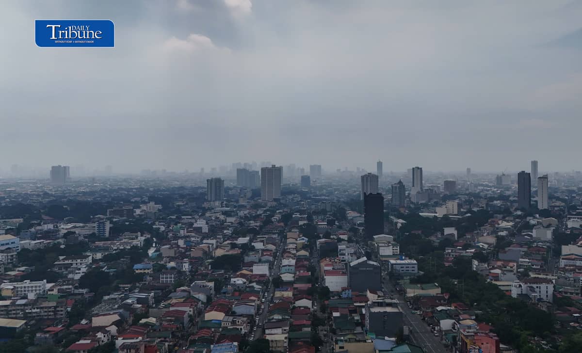 (October 03 2026) Haze blankets over Metro Manila as seen from Quezon City on Saturday October 3 2026, according to the Department of Environment and Natural Resources (DENR) on October 2, two cities had stations that recorded “unhealthy” air quality, while the rest of the 18 monitoring stations in the National Capital Region registered “fair” or “good” readings. Photo/Analy Labor