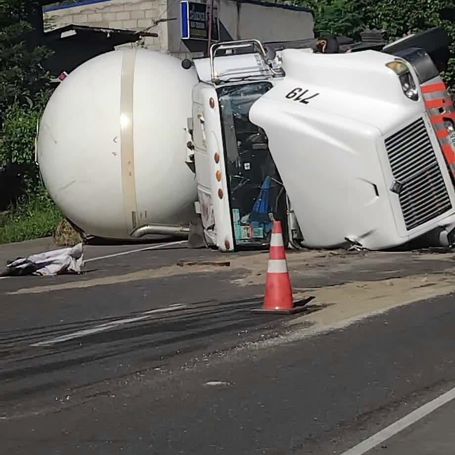 Residents evacuated after LPG tanker overturns in Camarines Sur