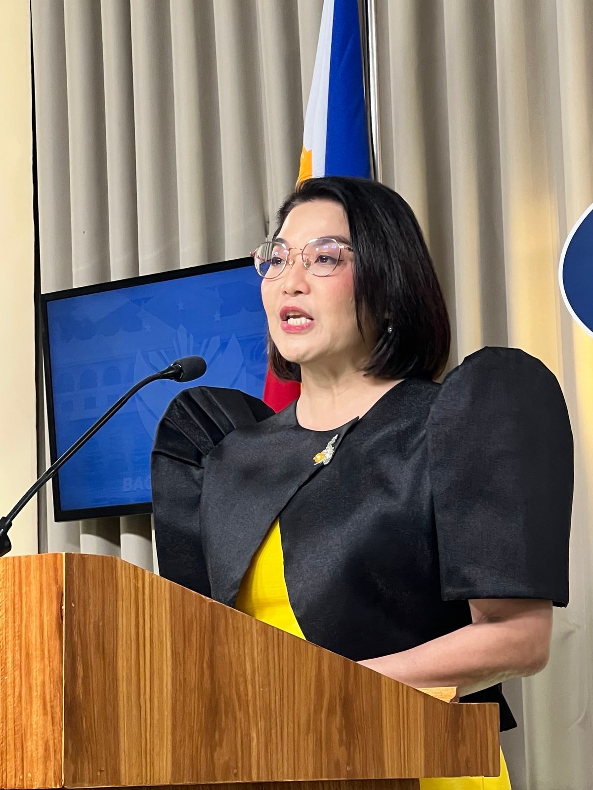 Palace questions move to drop bribery charge vs Duterte