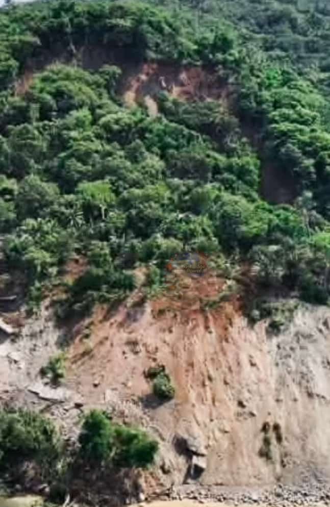 ALT: A massive landslide cuts through a mountainside near the Bauan–Mabini Road in Barangay San Teodoro, Mabini, Batangas, following successive rains.