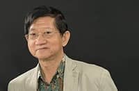 FROM one hurdle to another Former University of the Philippines professor and historian Roland Simbulan wrote The Bases of Our Insecurity: A Study of the US Military Bases in the Philippines. Simbulan now turns his attention to ending the deeply ingrained dynastic nature of Philippine politics.