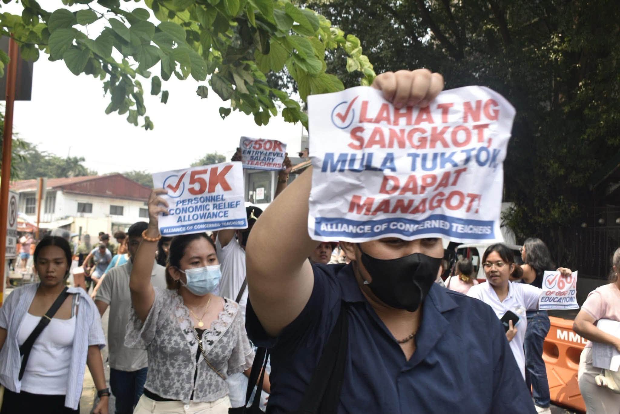 Protest near Palace turns violent on eve of World Teachers' Day