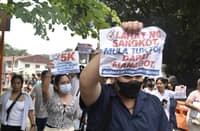 Protest near Palace turns violent on eve of World Teachers' Day
