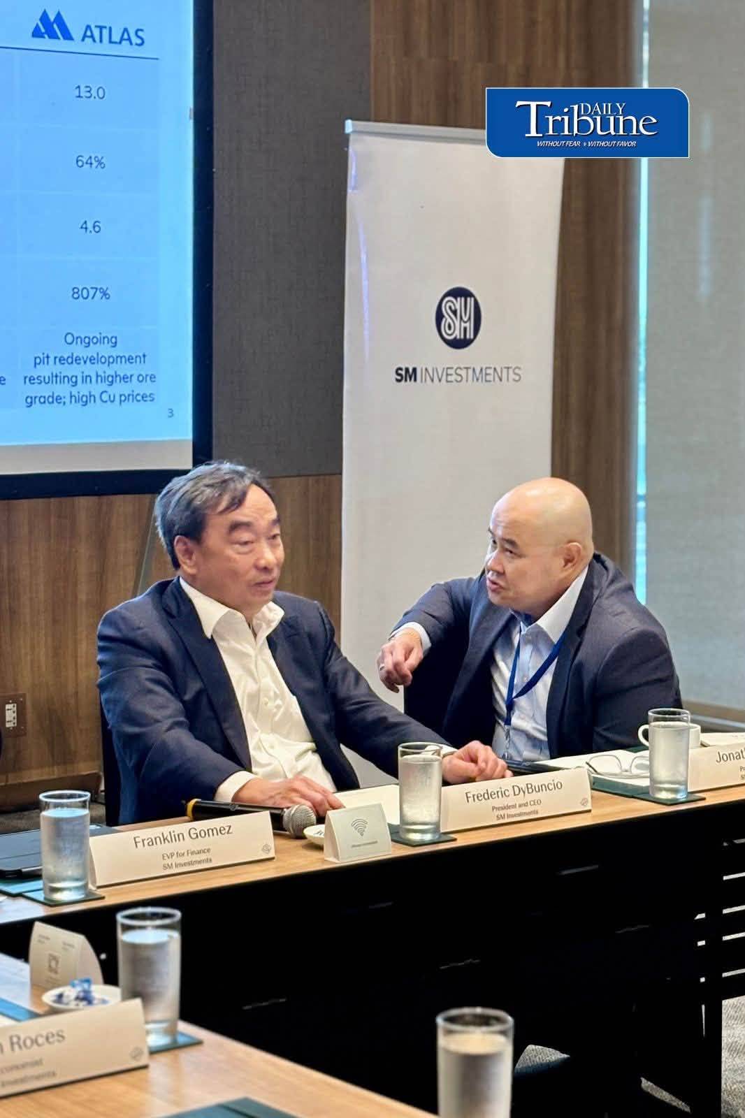 RESULTS show resilience SM Investments Corp. president and CEO Frederic DyBuncio  (lerft) and SM Retail Inc. president Jonathan Ng confer during the recent media briefing on its first-half 2026 performance. SMIC reported a first half consolidated net income of P45.9 billion and revenues of P339.2 billion. Its SM Retail arm posted net income of P8.9 billion, operating income of P14 billion and revenues of P223.6 billion supported by resilient consumer demand, store expansion, and efficient cost management amid higher inflation.