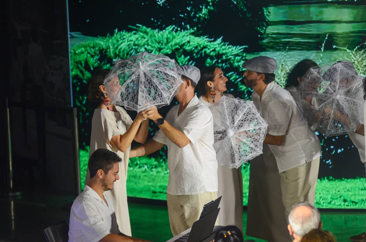 SUMMER kisses under parasols.