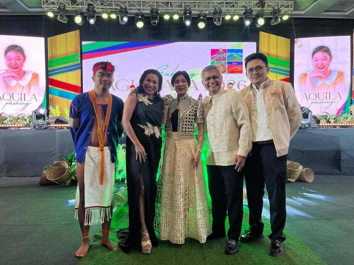 THE awardees with Governor Dolor and wife, Hiyas.