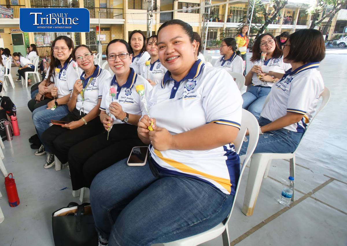 (October 05 2026) The students at Pinyahan Elementary School in Quezon City, gave flowers to their teachers to express their gratitude for their teaching and care while at the school, as they celebrate the National and World Teachers' Day on Monday October 5 2026. Photo/Analy Labor