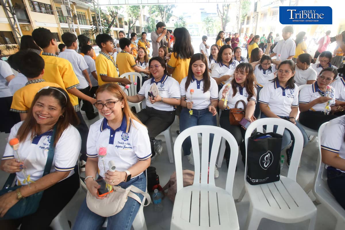 (October 05 2026) The students at Pinyahan Elementary School in Quezon City, gave flowers to their teachers to express their gratitude for their teaching and care while at the school, as they celebrate the National and World Teachers' Day on Monday October 5 2026. Photo/Analy Labor
