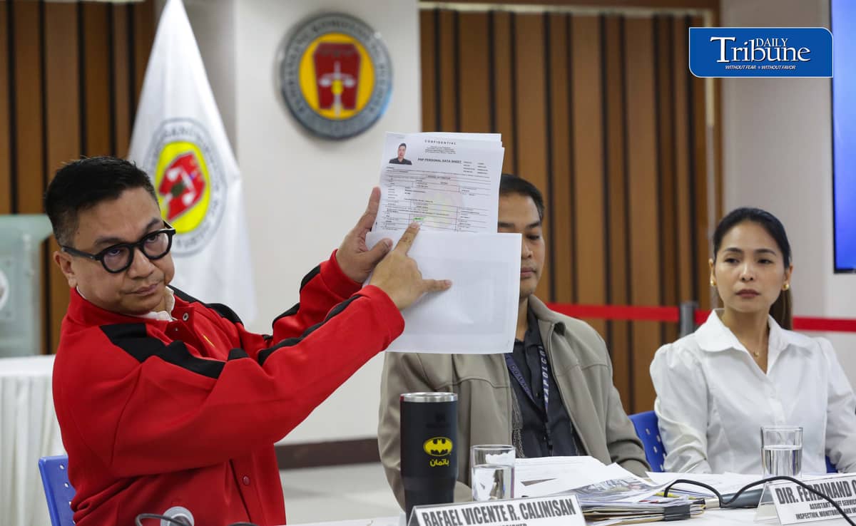 (October 06 2026) National Police Commission Commissioner Atty. Rafael Calinisan accompanies complainants against Police Col. Froilan Uy, an active-duty police officer, facing multiple administrative complaints before the National Police Commission (NAPOLCOM). This follows a complaint filed on Tuesday, October 6 2026, by residents of Baliwag, Bulacan, who claim to be victims of Uy and his mistress, Filipinas Cunanan y Tecson. During a press briefing, the complainants detailed their ordeal involving the police officer and Cunanan, citing incidents such as, allegedly ordering a barrage of gunfire at their home, filing cases against them in Pasay and Taguig, despite them being residents of Bulacan, and failing to redeem a vehicle pawned to one of the complainants. According to the complainants, an hour after the shooting, Cunanan allegedly posted a social media story stating she was sleeping soundly and that the incident was "just a taste" of what was to come, along with other acts of intimidation. Photo/Analy Labor