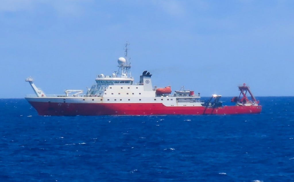 Japan orders Chinese survey ship out of economic zone