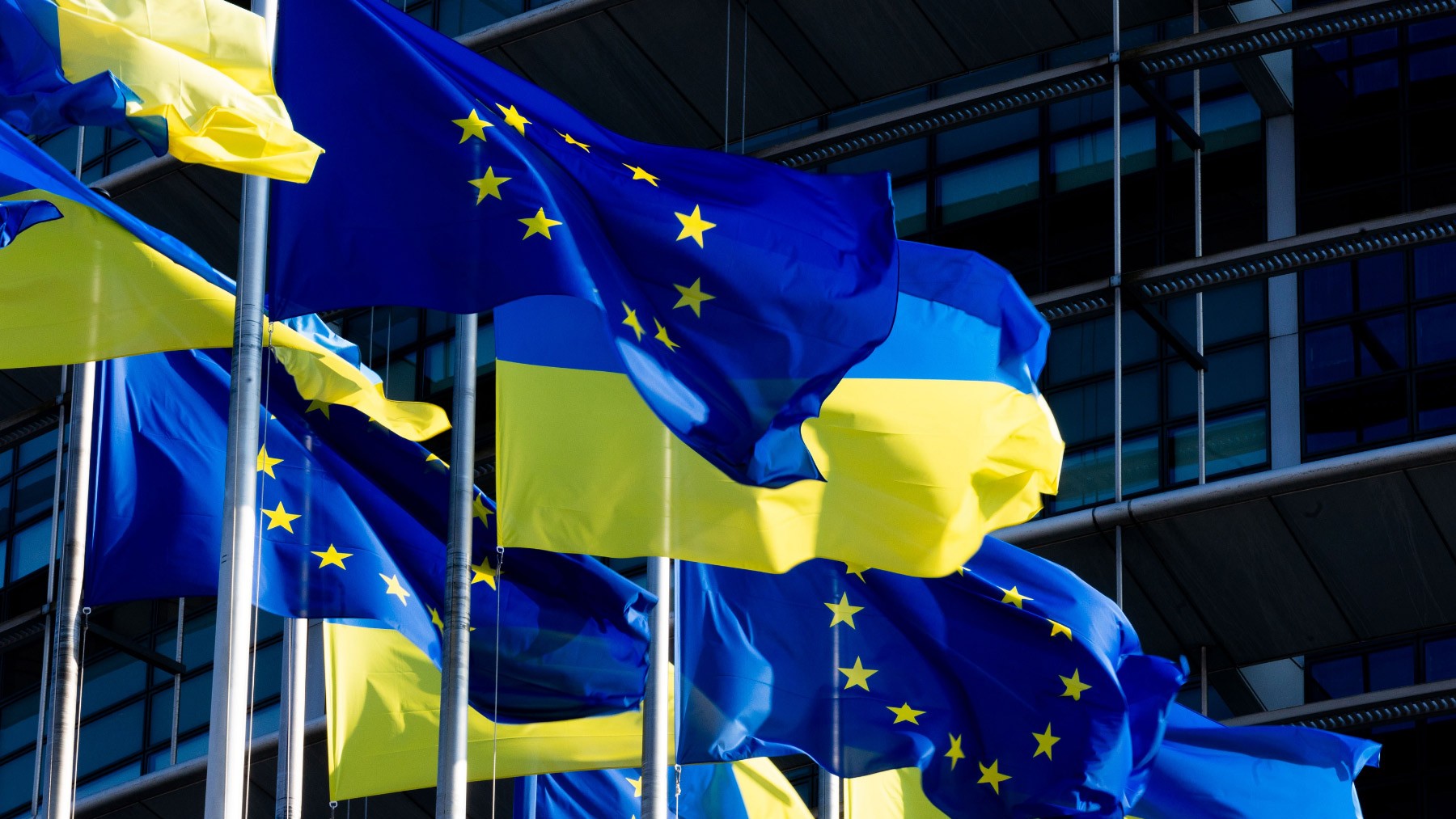 EU weighs safeguards as Ukraine pushes connection