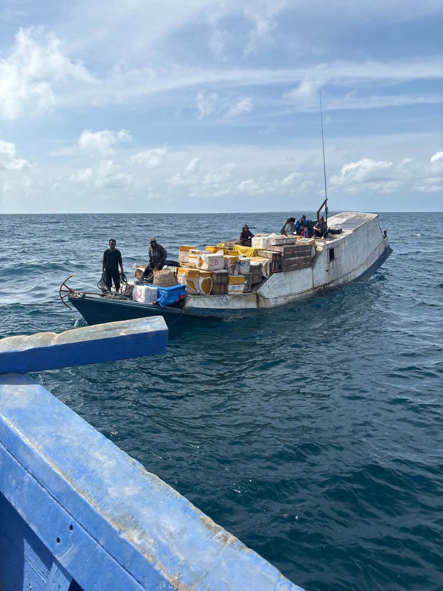 10 crewmembers rescued from disabled motorboat in Sulu