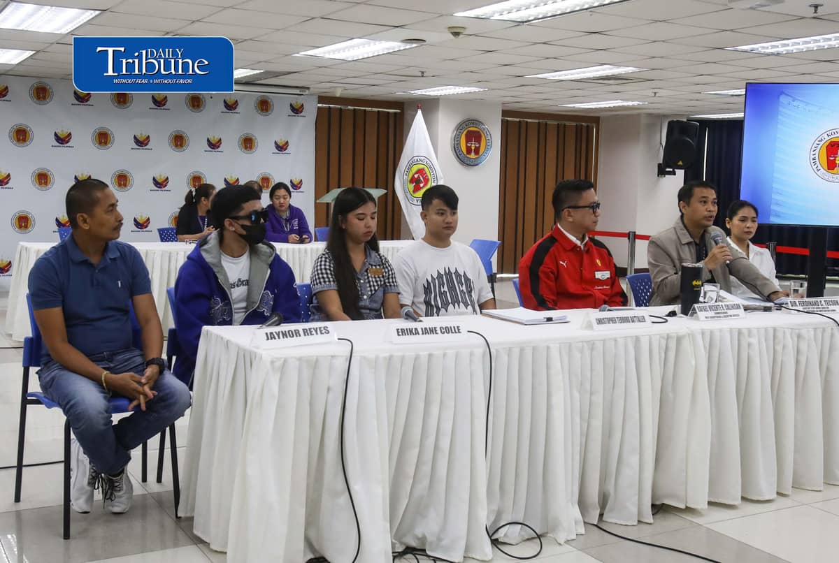 (October 06 2026) National Police Commission Commissioner Atty. Rafael Calinisan accompanies complainants against Police Col. Froilan Uy, an active-duty police officer, facing multiple administrative complaints before the National Police Commission (NAPOLCOM). This follows a complaint filed on Tuesday, October 6 2026, by residents of Baliwag, Bulacan, who claim to be victims of Uy and his mistress, Filipinas Cunanan y Tecson. During a press briefing, the complainants detailed their ordeal involving the police officer and Cunanan, citing incidents such as, allegedly ordering a barrage of gunfire at their home, filing cases against them in Pasay and Taguig, despite them being residents of Bulacan, and failing to redeem a vehicle pawned to one of the complainants. According to the complainants, an hour after the shooting, Cunanan allegedly posted a social media story stating she was sleeping soundly and that the incident was "just a taste" of what was to come, along with other acts of intimidation. Photo/Analy Labor