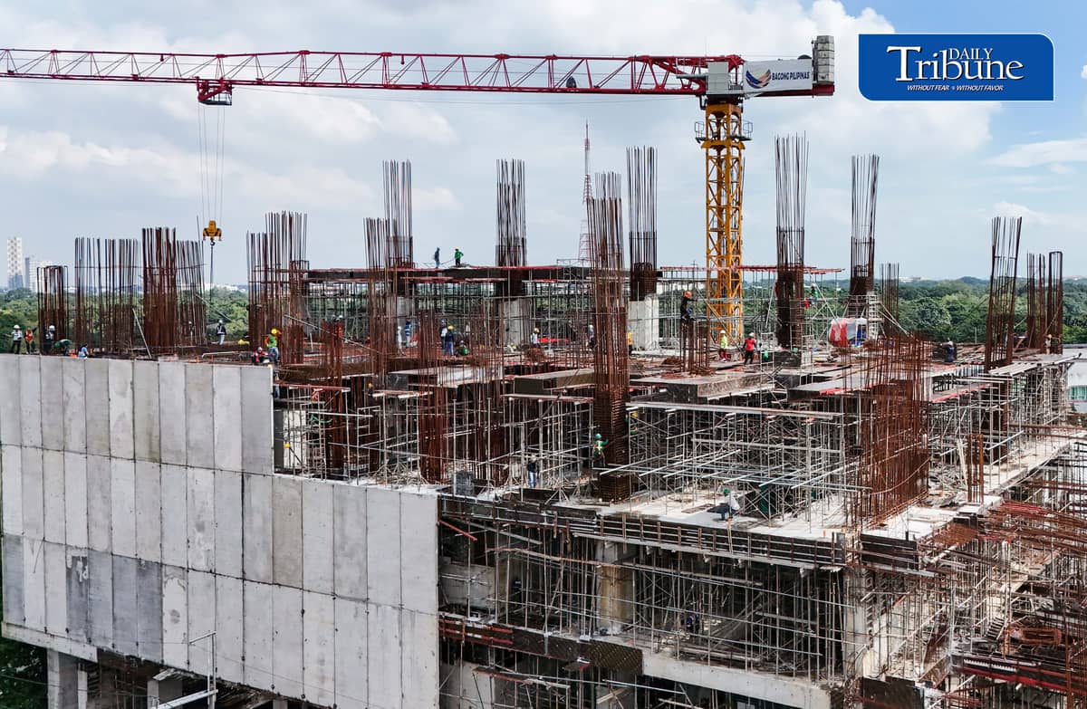 (October 07 2026) Construction workers do their duties at the top of the ongoing construction building in Quezon City on Wednesday October 7 2026. According to the Philippine Statistics Authority (PSA) reported on Wednesday, the number of jobless Filipinos in August this year declined to 2.77 million, indicating a 5.3% drop in the unemployment rate from July’s 6%. Photo/Analy Labor
