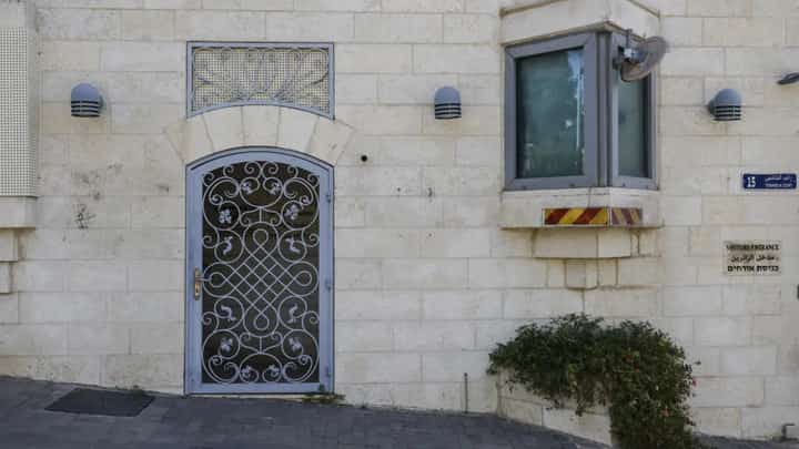 On September 8, Saar ordered the British consulate to close