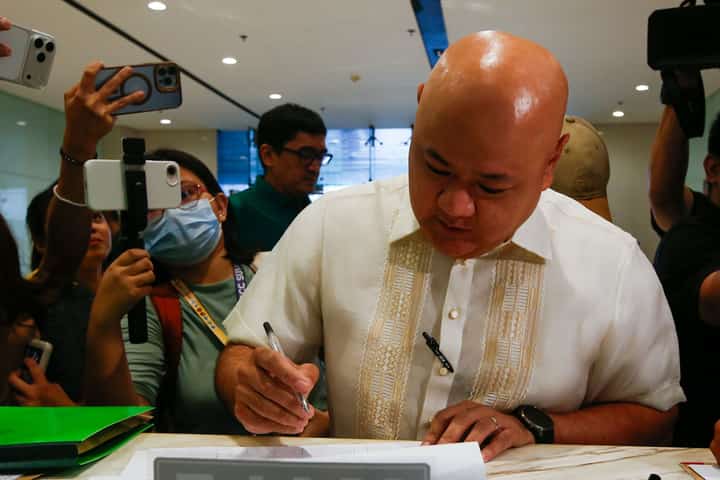 Sara denies cash claims, mulls raps