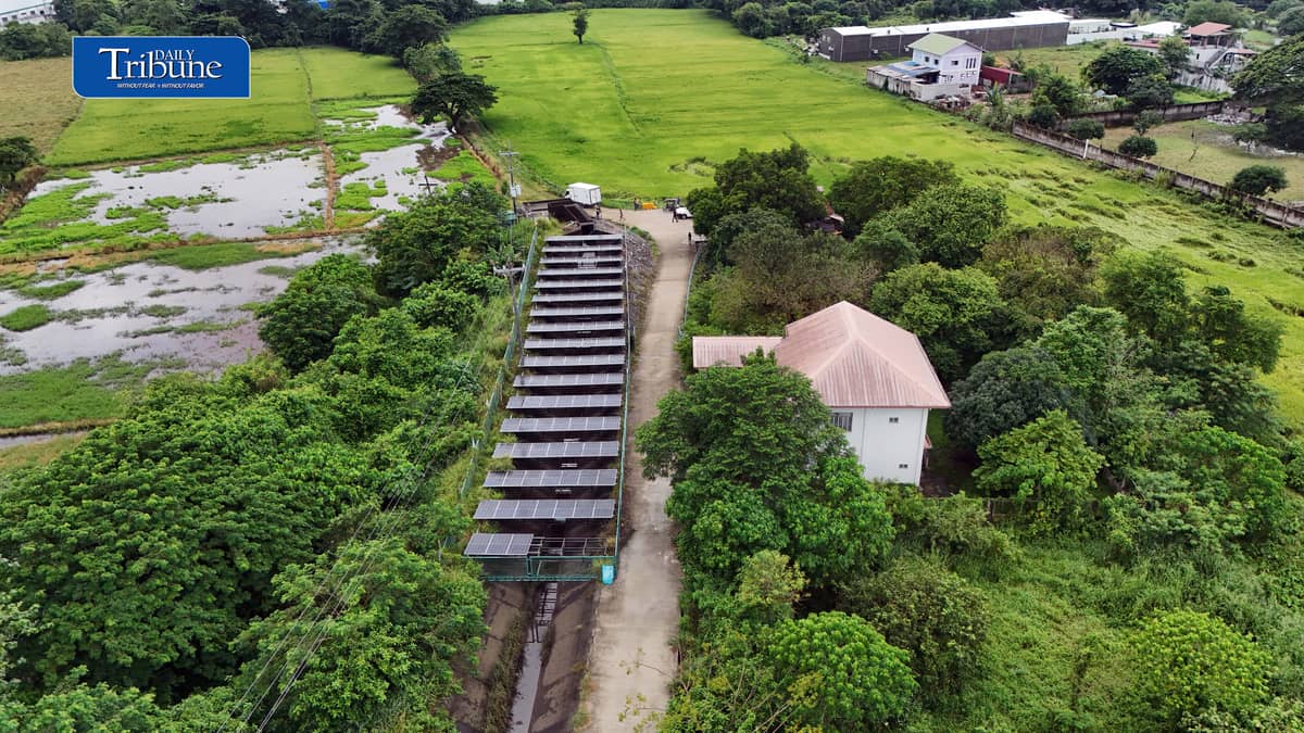 SOLAR POWER KEEPS BULACAN FARMS WATERED
A solar-powered irrigation system in Barangay Sampaloc, San Rafael, Bulacan supplies water to about 150 hectares of farmland while helping six barangays cut electricity and diesel expenses by more than half.
The government aims to expand solar-powered irrigation systems from 4,036 sites to 10,000 nationwide by 2030.
📷 Analy Labor