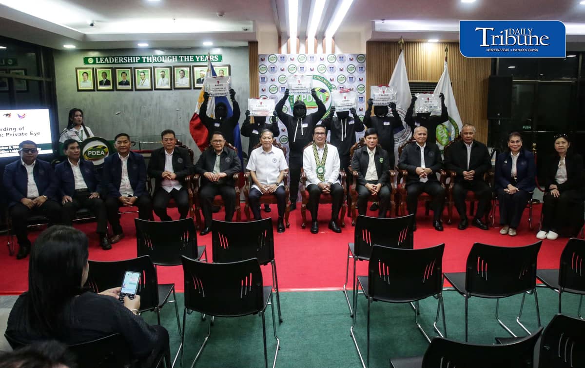 P9.1-M REWARD FOR DRUG TIPSTERS
PDEA awards a total of P9.15 million in cash incentives to 28 civilian informants whose information helped authorities seize illegal drugs in operations nationwide.
PDEA chief Isagani Nerez, DDB Secretary Oscar Valenzuela and House dangerous drugs committee chair Rep. Mark Anthony Santos led the turnover under Operation: Private Eye in Quezon City on Thursday, 8 October.
📷 Analy Labor