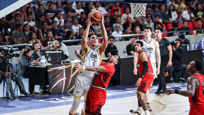 ZAV Lucero makes his presence felt in Magnolia’s 107-101 win over Blackwater on Friday in the PBA Governors’ Cup at the Ninoy Aquino Stadium.