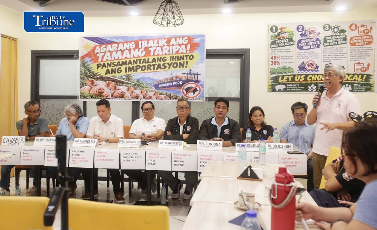 HOG FARMERS PUSH FOR HIGHER PORK IMPORT TARIFFS
Samahang Industriya ng Agrikultura (SINAG) chairman Rosendo So and National Federation of Hog Farmers Inc. president Chester Tan call on the government to restore pork import tariffs to 40 percent for out-of-quota imports and 30 percent for in-quota shipments during a press conference in Quezon City on Friday, 9 October 2026.
The groups say farmgate prices have fallen to P90 to P120 per kilogram despite rising production costs, leaving hog raisers with estimated losses of P5,000 to P9,000 per animal.
They also urge authorities to suspend the release of imported frozen pork from cold storage facilities, strengthen quarantine measures and conduct full inspections of imported meat at ports.
Photo by Analy Labor
