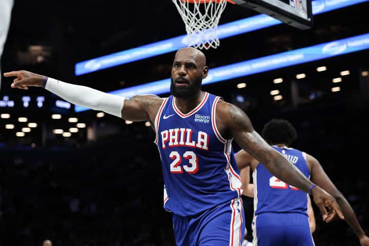 LeBron shines in pre-season debut for re-tooled 76ers