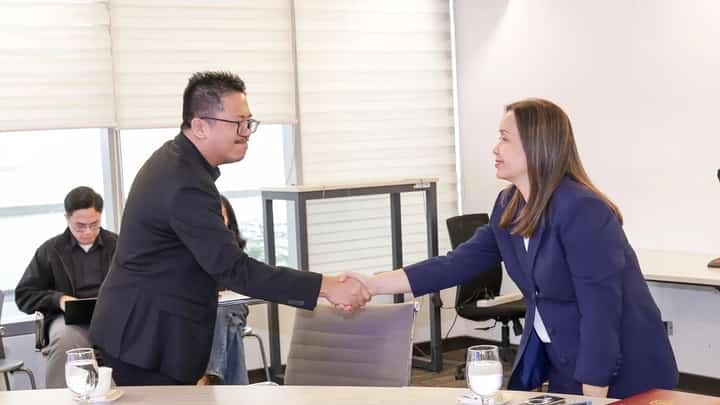 CIC President and CEO Ben Joshua A. Baltazar (left) Government Corporations and Investments Group Undersecretary Angela Ignacio (right)