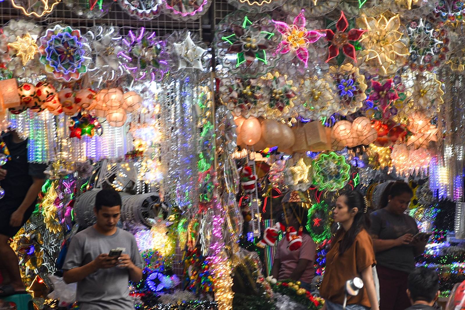 Christmas lights and traditional ‘parols’ illuminate Carriedo Street in Quiapo, Manila, on October 10, as the Philippines embraces the ‘ber months,’ marking the start of the countdown to the Christmas season. | Zedrich Xylak Madrid