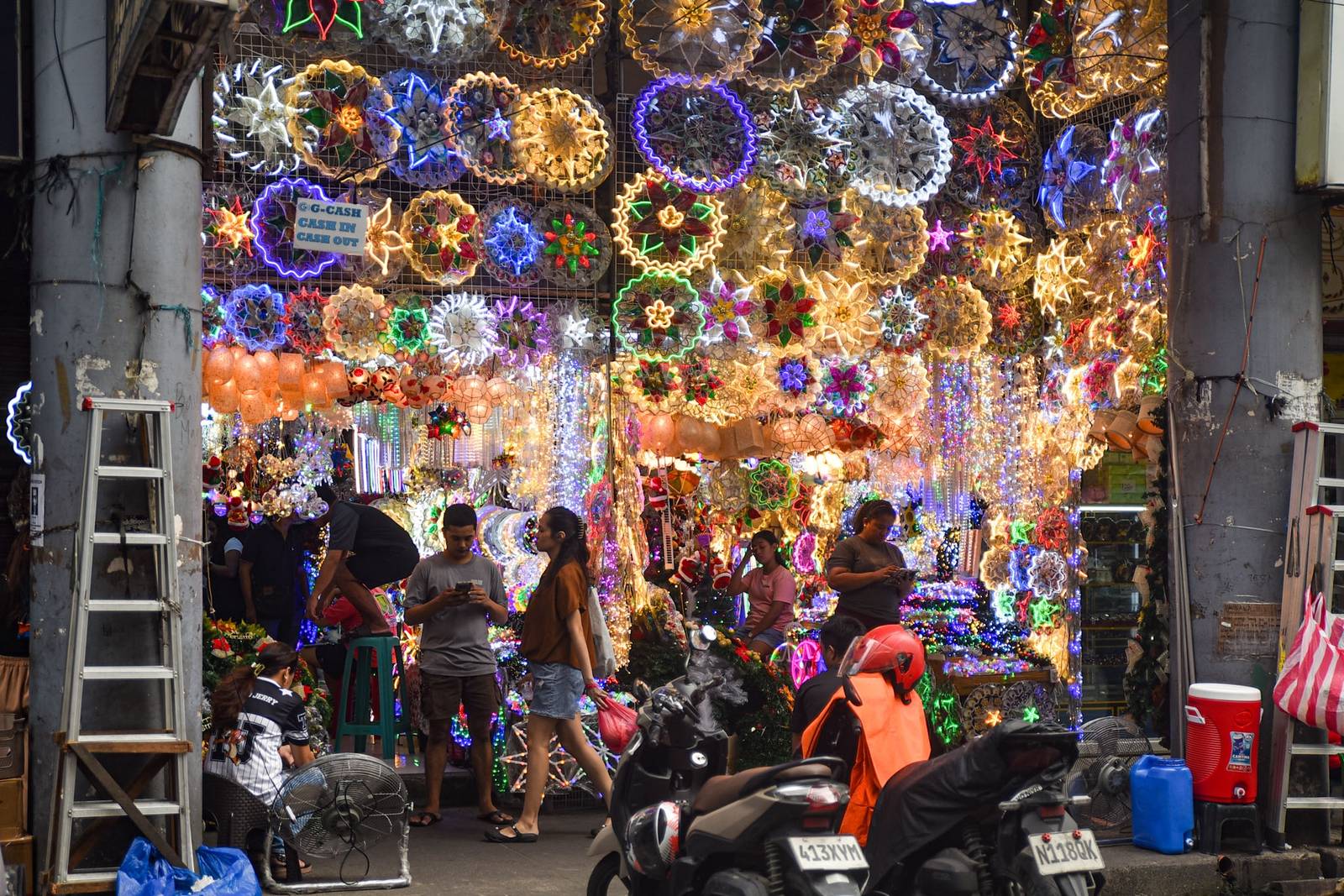 Christmas lights and traditional ‘parols’ illuminate Carriedo Street in Quiapo, Manila, on October 10, as the Philippines embraces the ‘ber months,’ marking the start of the countdown to the Christmas season. | Zedrich Xylak Madrid