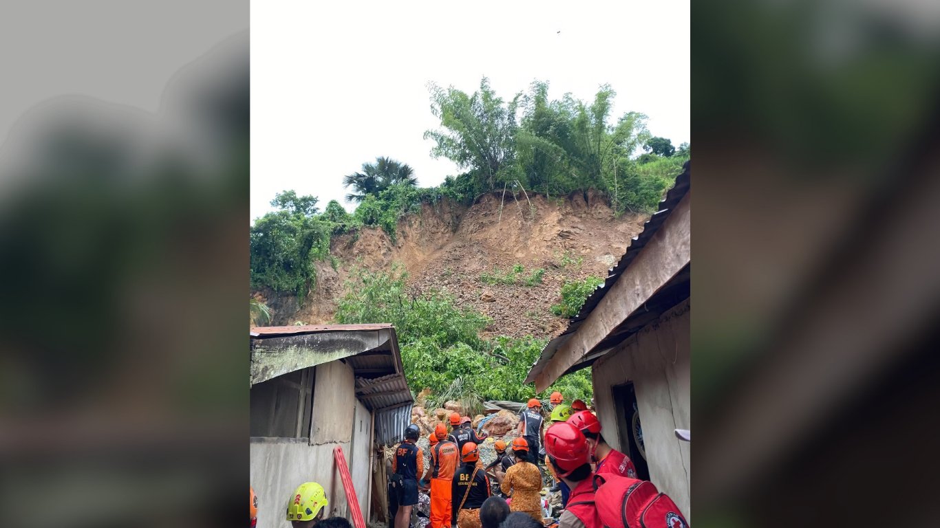 Landslide kills 3, buries family