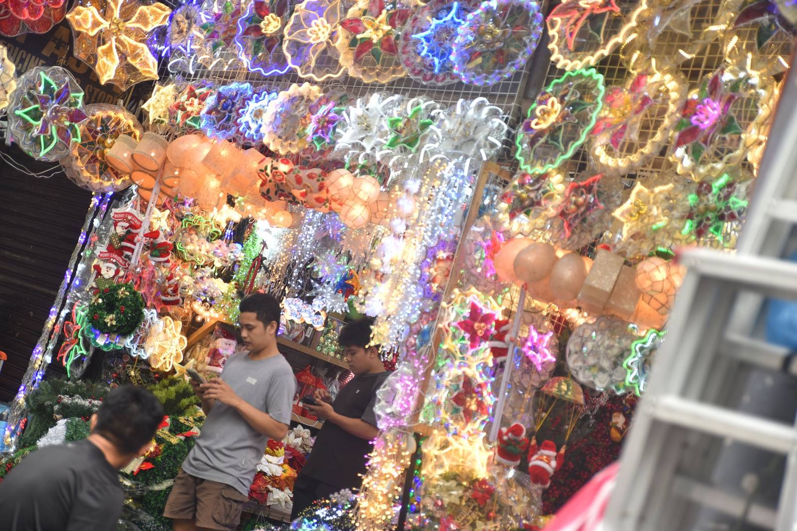 Christmas lights and traditional ‘parols’ illuminate Carriedo Street in Quiapo, Manila, on October 10, as the Philippines embraces the ‘ber months,’ marking the start of the countdown to the Christmas season. | Zedrich Xylak Madrid