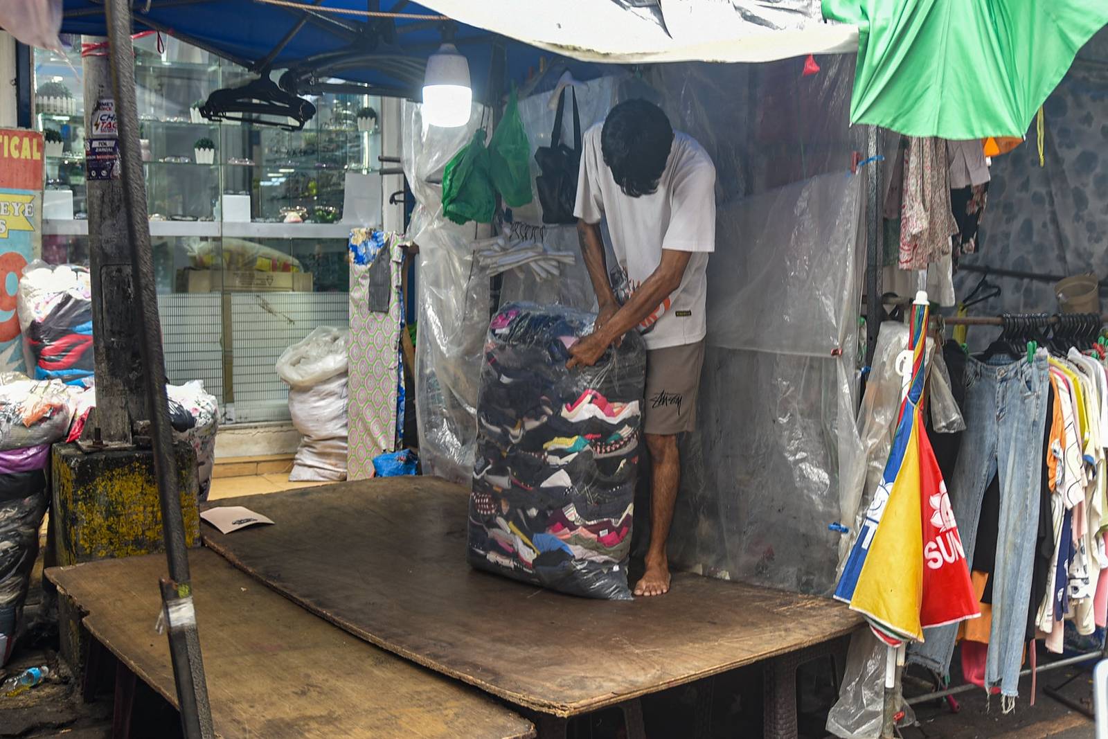 Thrifted clothes are displayed for sale along the streets of Quiapo, Manila, as vendors offer secondhand garments at affordable prices on October 10.

Filipinos turn to ukay-ukay shops and street stalls to find quality clothing at lower prices. l Zedrich Xylak Madrid