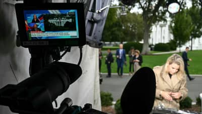 U.S. Justice Dept. probes TV networks' pool coverage