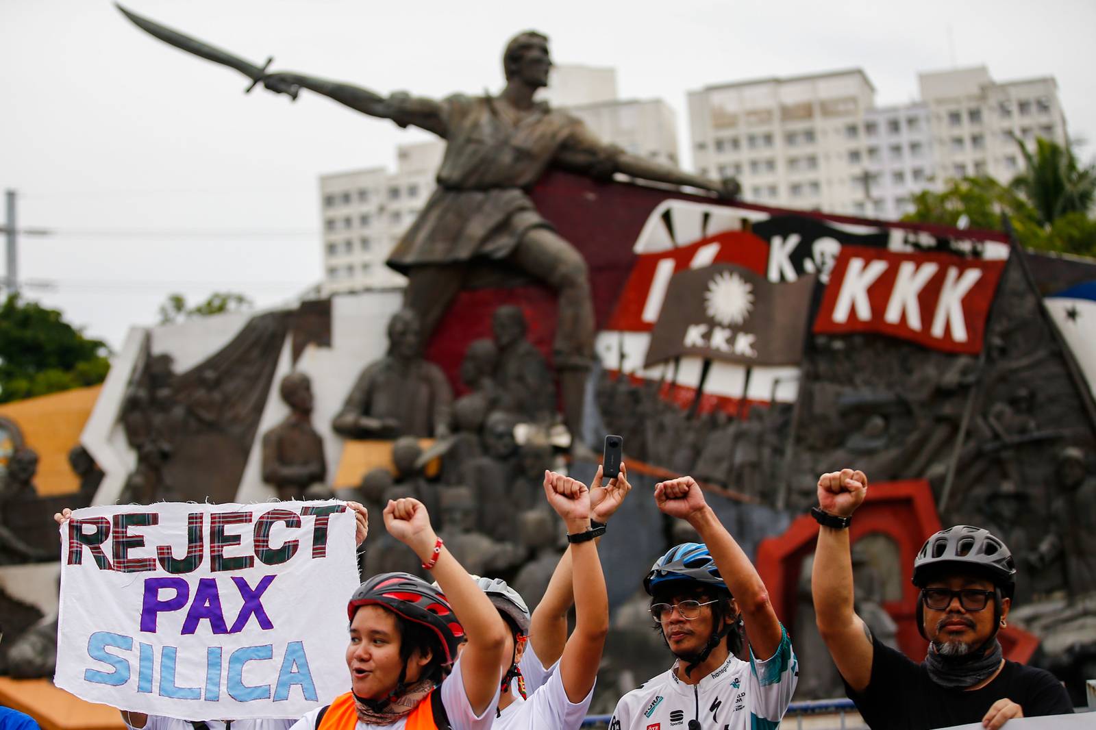Cyclists, environmental advocates and youth organizations gather at Kartilya ng Katipunan in Manila on 11 October 2026, marking the end of their 17-kilometer “Padyak Kontra Pax Silica” protest ride. The group warned that the US-led initiative threatens the environment, risks displacing Indigenous communities and undermines national sovereignty.