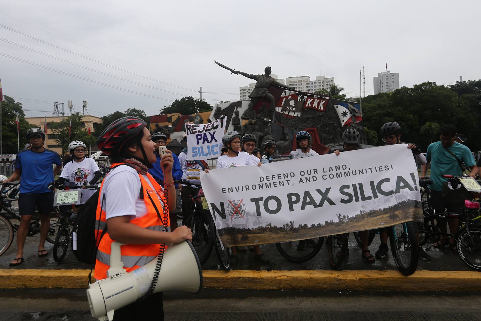 Cyclists, environmental advocates and youth organizations gather at Kartilya ng Katipunan in Manila on 11 October 2026, marking the end of their 17-kilometer “Padyak Kontra Pax Silica” protest ride. The group warned that the US-led initiative threatens the environment, risks displacing Indigenous communities and undermines national sovereignty.