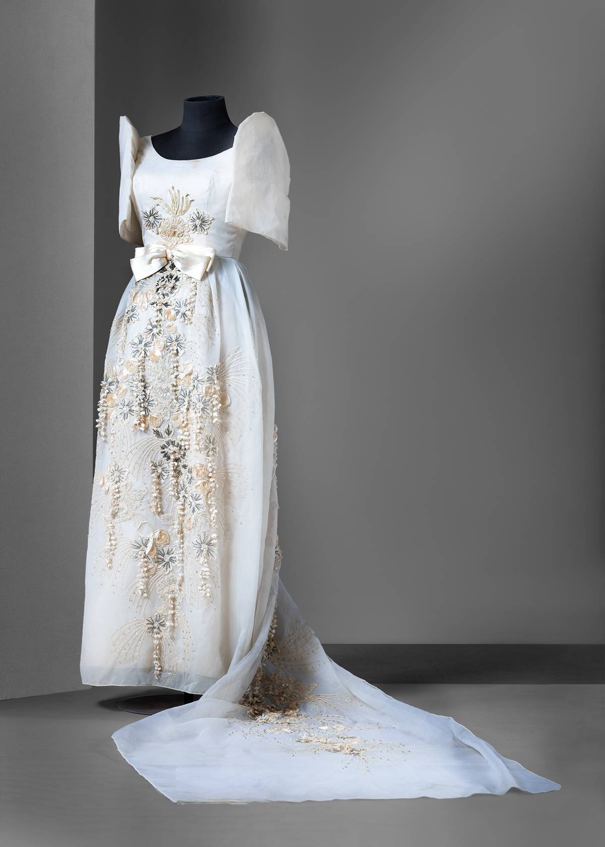 Christian Espiritu (1934-2023)
Ecru satin wedding terno with a chiffon overlay, embellished with beadwork and hanging floral appliqués, 1963. Worn by Dr. Sonia Duque. A gift of Camille Albarracin.