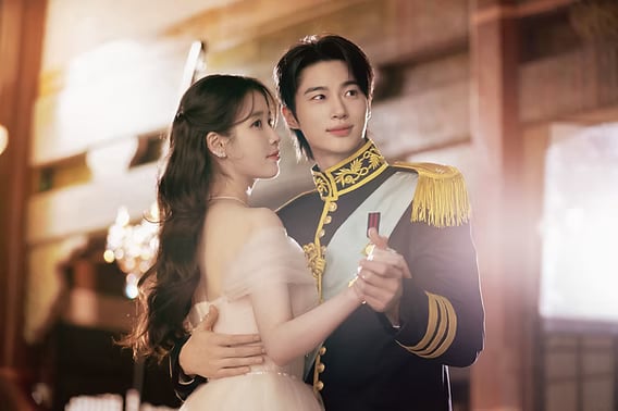 Byeon Woo Seok thanks IU, fans after ‘Perfect Crown’ Best Couple win
