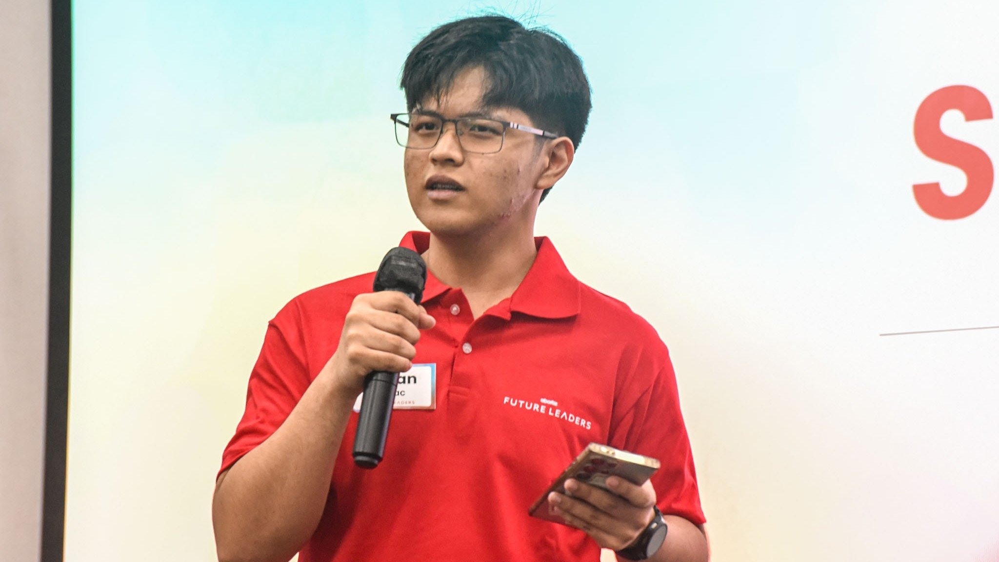 Day One: Scholar starts bid for leadership 