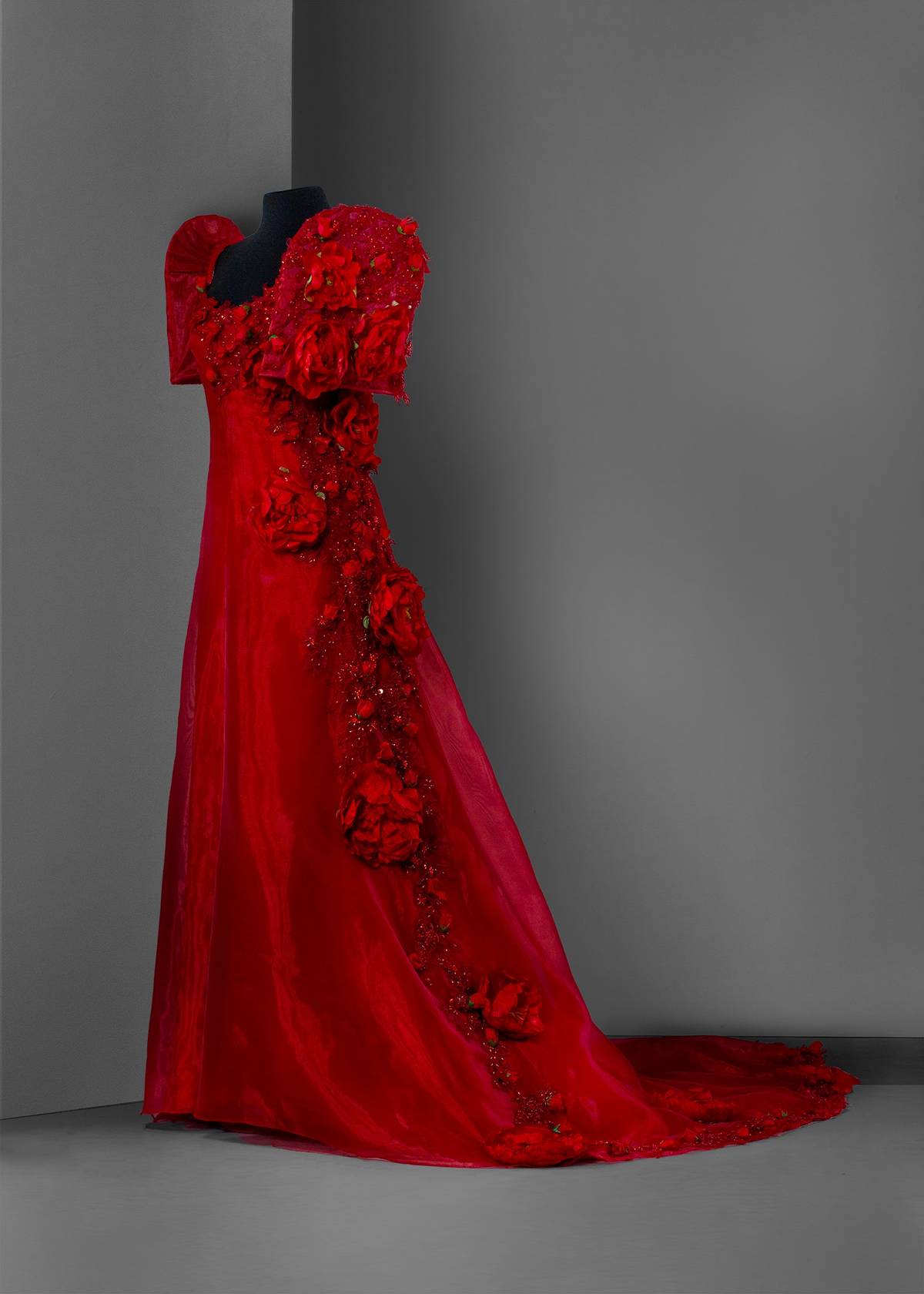 Ben Farrales (1932-2021)
Red organza terno with beaded lace and rose appliqués, c. 1980s-1990s. A gift of the Farrales family.